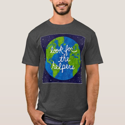 Zoek naar de helpers t-shirt (Voorkant)