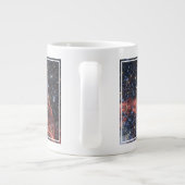 Zoeken naar overlevende van een supernova-explosie grote koffiekop (Achterkant)