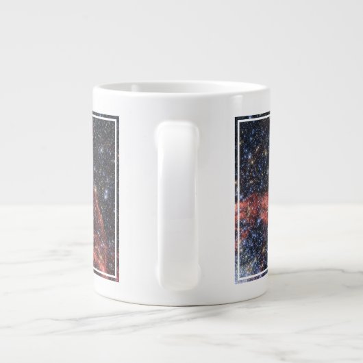 Zoeken naar overlevende van een supernova-explosie grote koffiekop (Achterkant)