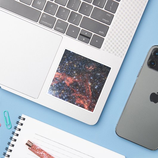 Zoeken naar overlevende van een supernova-explosie sticker (Laptop met iPhone)