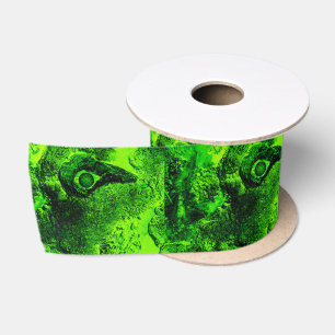 zoekend naar groene satijnen lint