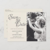 Zoenend bruidspaar in monochrome aankondigingskaart (Voorkant / Achterkant)