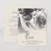 Zoenend bruidspaar in monochrome save the date (Voorkant / Achterkant)