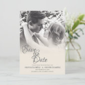 Zoenend bruidspaar in monochroom kaart (Staand voorkant)