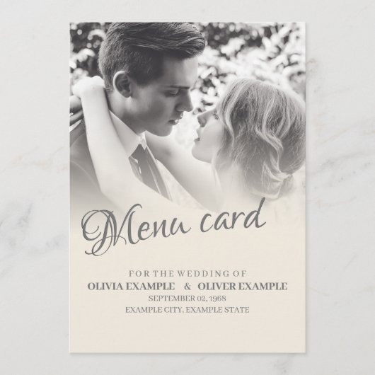 Zoenend bruidspaar in monochroom menu (Voorkant)