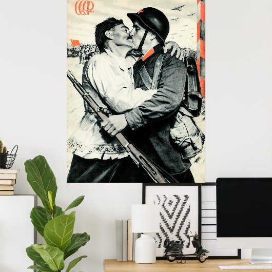 Zoenende Sovjet-soldaat | USSR Propaganda P Poster (Thuiskantoor)