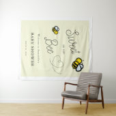 Zoet als kan Bee Lichtgeel Baby shower Wandkleed (In Situ (horizontaal))