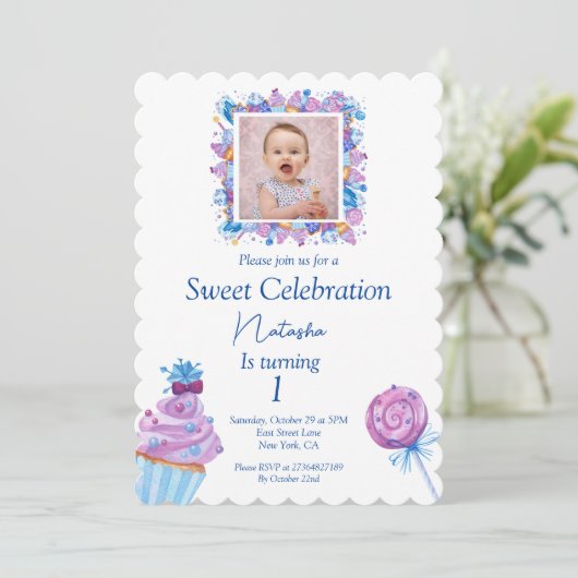 Zoet blauw snoep met fotoverjaardag kaart (Staand voorkant)