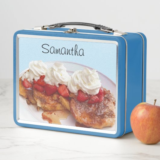 Zoet brood met aardbeien en room (In situ)