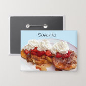 Zoet brood met aardbeien en room button (Voorkant / Achterkant)