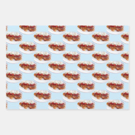 Zoet brood met aardbeien en room inpakpapier vel