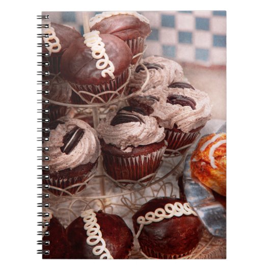Zoet - Cupcake - Cupcake berg Notitieboek (Voorkant)