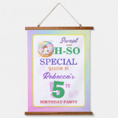 Zoet en Oh-zo speciale verjaardag donut Hangend Wandkleed (Voorkant)