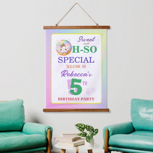 Zoet en Oh-zo speciale verjaardag donut Hangend Wandkleed (Woonkamer)