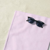 Zoet kleurrijk geometrisch patroon monogram strandlaken (In situ)