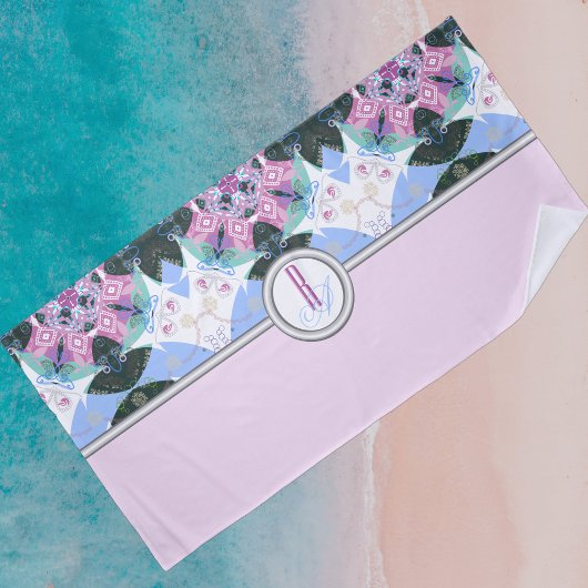 Zoet kleurrijk geometrisch patroon monogram strandlaken