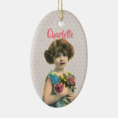 Zoet  meisje met bloemen gepersonaliseerd keramisch ornament (Rechts)