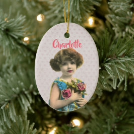Zoet  meisje met bloemen gepersonaliseerd keramisch ornament
