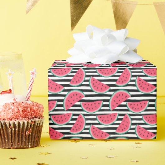 Zoet watermelon op Stripes Black & White Pattern Cadeaupapier (Verjaardagsfeest)