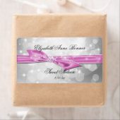 Zoet Zestien, Zilver, Roze Satijn, Douane Etiket (Insitu)