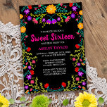 Zoet Zestien Zwart Mexicaans Fiesta Folk Art Bloem Kaart<br><div class="desc">Flowers Sweet 16 Uitnodiging voor de 16e verjaardagsviering van uw dochter. Dit bloemthema heeft kleurrijke volkskunstbloemen in rood, roze, paarse en geel op een zwarte achtergrond. De achterkant van de kaart heeft een bloemboeket gemaakt van dezelfde Mexicaanse fiesta bloemen. De sjabloon staat voor u klaar om de kaart aan te...</div>