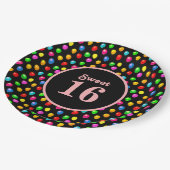 Zoete 16- en meerkleurige ballonnen op zwart papieren bordje (Gekanteld)