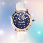 Zoete 16 marineverblauwe zilversterren horloge<br><div class="desc">Een zoet 16 cadeau. Een marineblauwe achtergrondkleur met faux zilveren sterren. De blauwe kleur is ongelijk. Voeg een naam,  datum toe.</div>