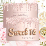 Zoete 16 roos goud glitter roze 16e uitnodiging<br><div class="desc">Voor een luxe Sweet 16,  16e verjaardagsfeestje. Een roos gouden faux metallisch,  op de folie gerichte achtergrond met roos goud en roze faux glitter druppels,  op de druppelaar. De tekst: Zoete 16 wordt geschreven met een ballonstijldoopvont. Een naam en partijgegevens personaliseren en toevoegen</div>