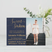 Zoete 16e verjaardag foto blauw en goud luxe kaart (Staand voorkant)