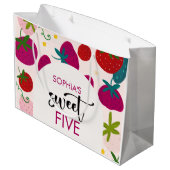 Zoete aardbei kinderen verjaardag groot cadeauzakje (Achterkant Gekanteld)