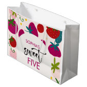 Zoete aardbei kinderen verjaardag groot cadeauzakje (Voorkant Gekanteld)