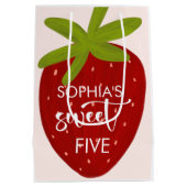 Zoete aardbei kinderen verjaardag medium cadeauzakje (Achterkant)
