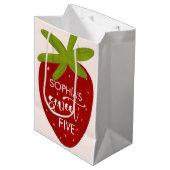 Zoete aardbei kinderverjaardag medium cadeauzakje (Voorkant Gekanteld)