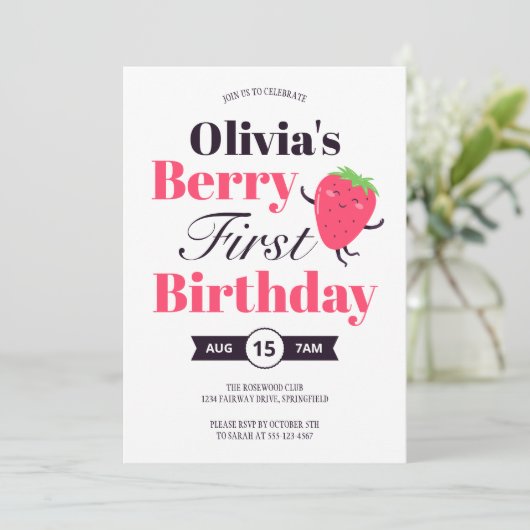 Zoete bessen eerste aardbeien verjaardagsfeestje kaart (Staand voorkant)