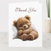 Zoete bruine teddybeer slapende baby