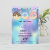 Zoete donuts, regenboogkleuren, zoete eerste verja kaart (Staand voorkant)