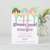 zoete donuts, regenboogkleuren, zoete eerste verja kaart (Staand voorkant)