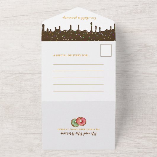 Zoete één kat en driftige chocolade 1s-dag all in one uitnodiging (Buitenkant)