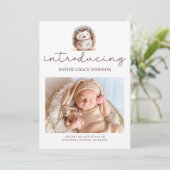 Zoete Egel Introduceert Baby Foto Aankondiging (Staand voorkant)