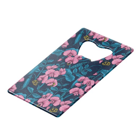 Zoete erwten en hommels, roze en blauw creditkaart flessenopener (Voorkant Gekanteld)