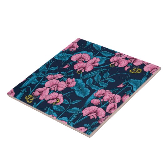 Zoete erwten en hommels, roze en blauw tegeltje (Zijkant)