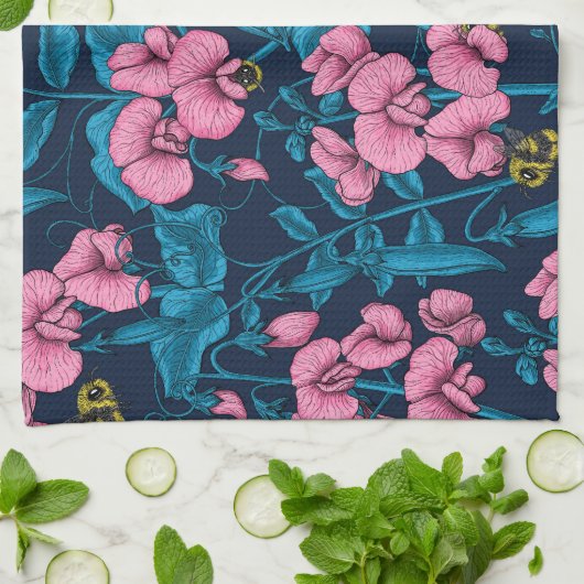 Zoete erwten en hommels, roze en blauw theedoek (Gevouwen)