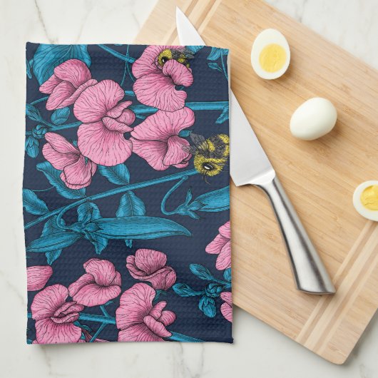 Zoete erwten en hommels, roze en blauw theedoek (Quarter Fold)