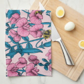 Zoete erwten en hommels, roze en blauw theedoek (Quarter Fold)