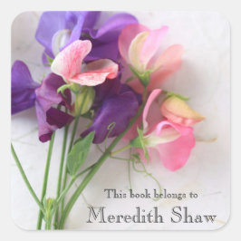 Zoete erwten op getextureerde boekplaat van papier vierkante sticker