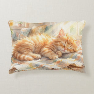 Zoete kleine kitten zonnebadend accent kussen