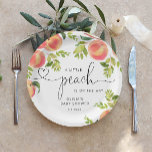 Zoete kleine perzik is op weg naar baby shower papieren bordje<br><div class="desc">Zoete kleine perzik is op de weg baby shower Papier Borden Matching items zijn beschikbaar.</div>