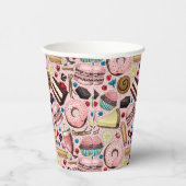 Zoete lekkernijen op roze papieren bekers (Rechts)