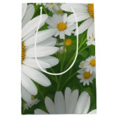 Zoete madeliefjespatroon wit bloemig groen medium cadeauzakje (Voorkant)