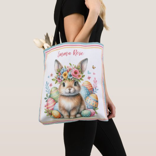 Zoete paashaas met bloemen en gekleurde eieren tote bag (Dichtbij)